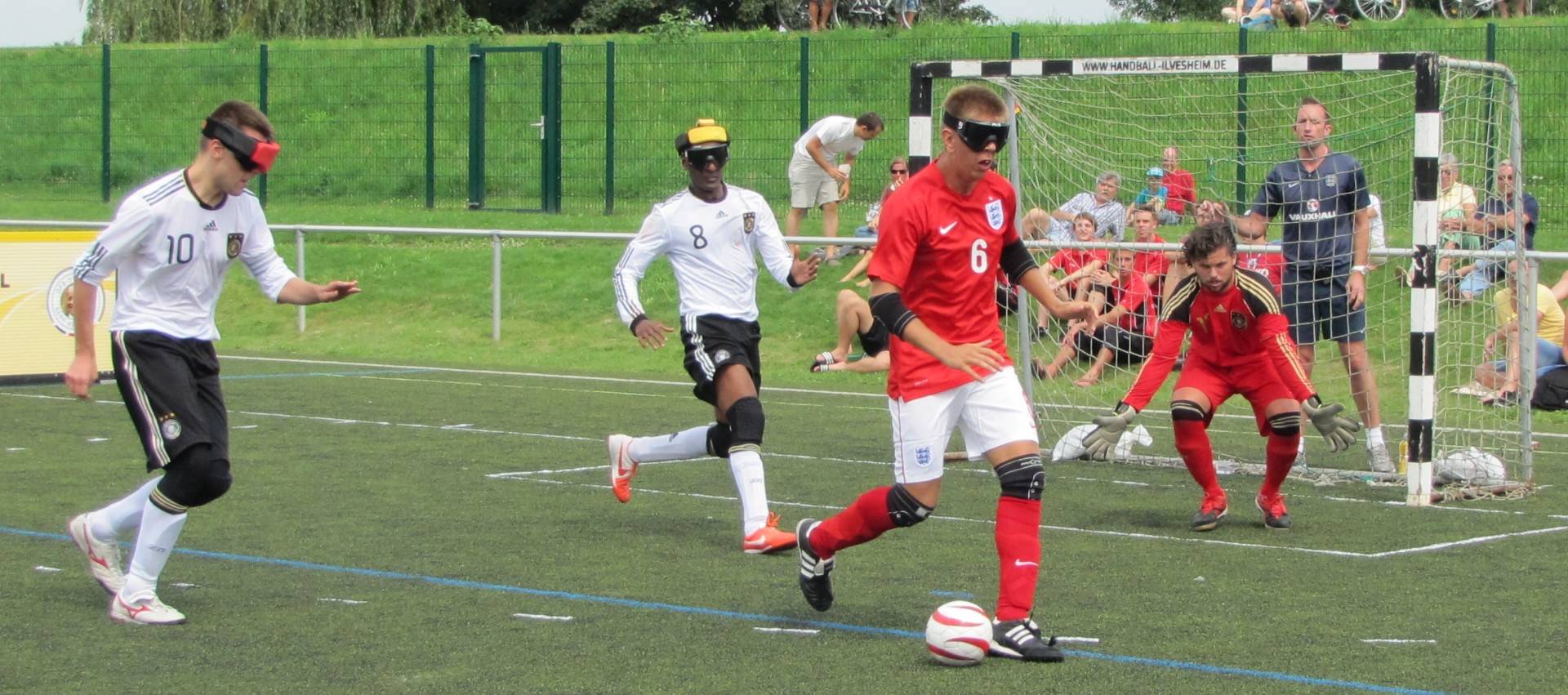 Torwart Tim van Aaken gab sein Bestes und verteidigte das 1:1 Unentschieden (Foto: Julitta Harms)