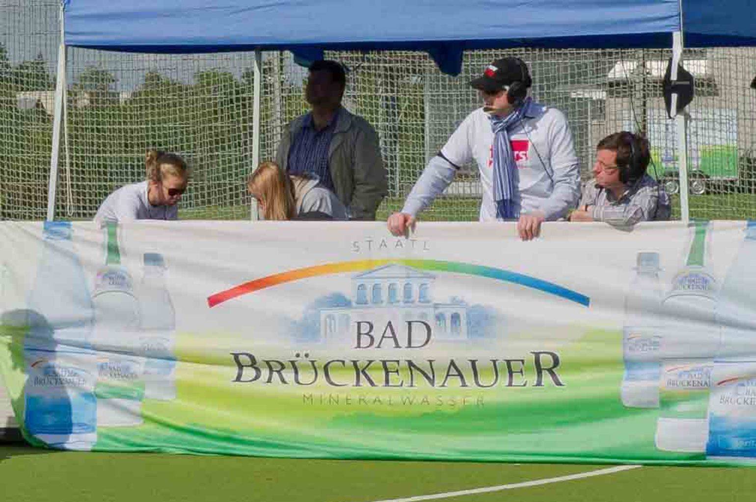 Kristian bei der Arbeit am Spielfeldrand