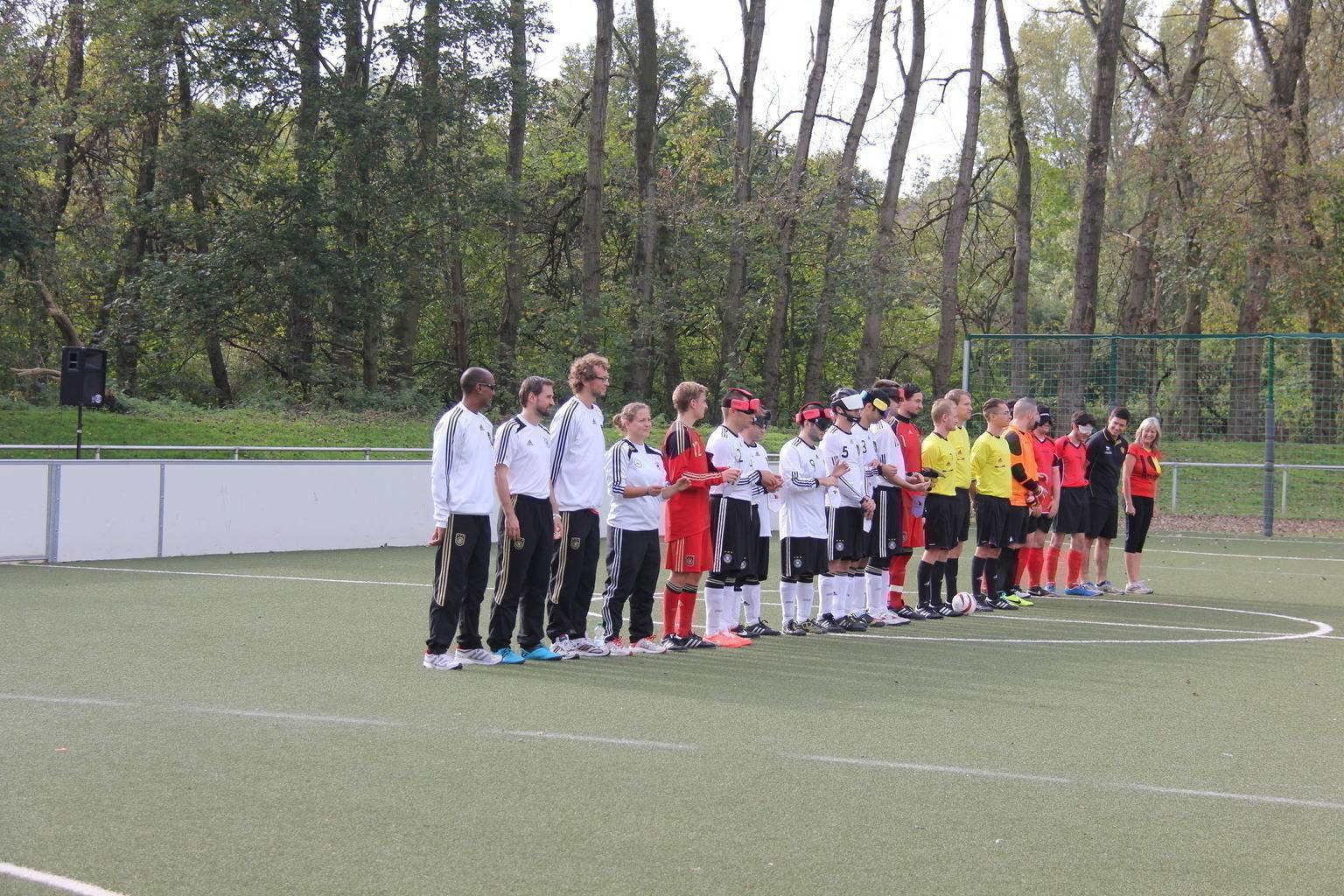 Aufstellung der Deutschen und der Belgischen Nationalmannschaft zu den Nationalhymnen. (Foto: Katharina Kreissl)